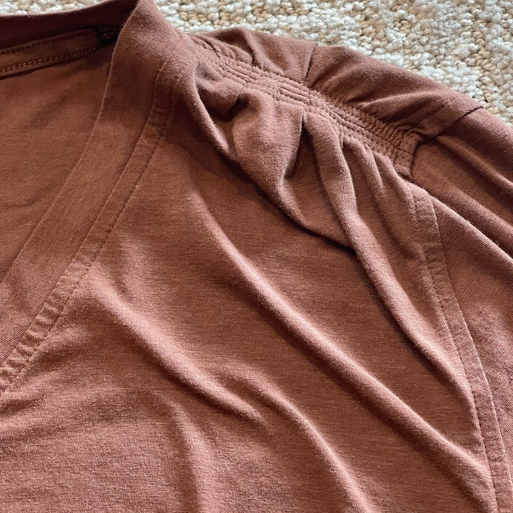 Athleta Outbound Chocolate Brown V-Neck Long Sleeve Ruched Tee, Athleisure, XS - Picture 15 of 16